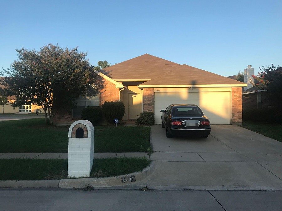1st image of 2201 Sophie Ln