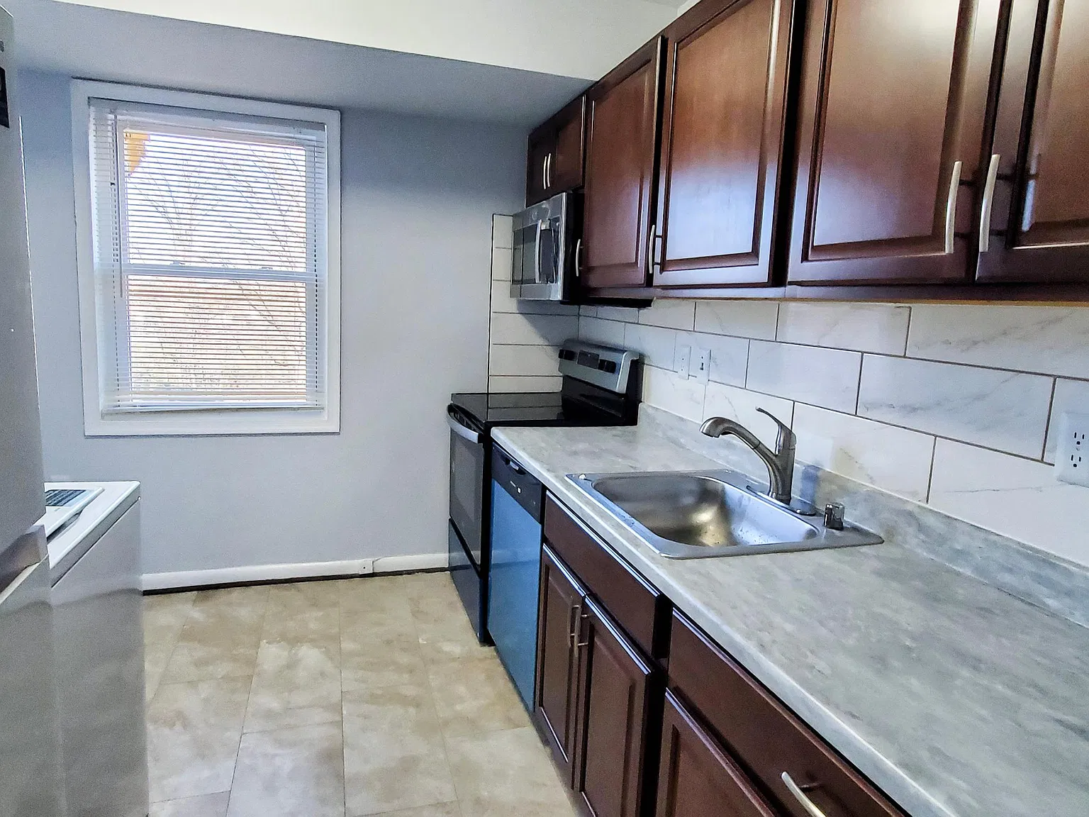 2 bed, 938 sqft, $1,950 — Photo 3