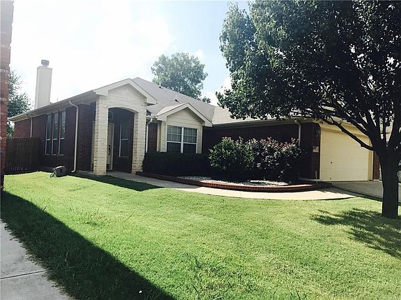 2nd image of 810 Chrissy Creek Ln