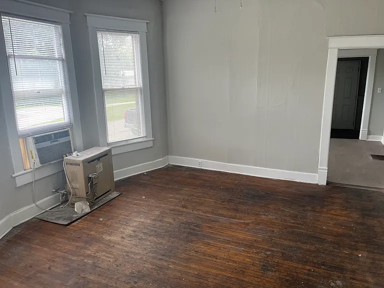 2801 N Chamberlain Ave — Photo 4