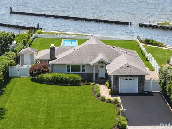 40 Laura Lee Drive, Center Moriches, NY 11934