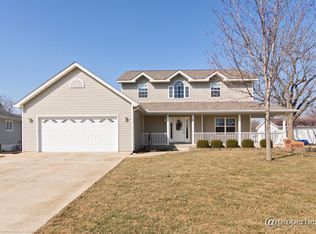 416 N 1st St, Cissna Park, IL 60924