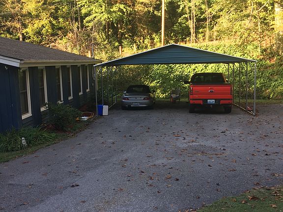 4th image of 451 Woodland Hls