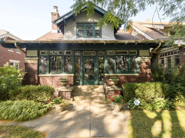 2457 North Grant BOULEVARD, Milwaukee, WI 53210