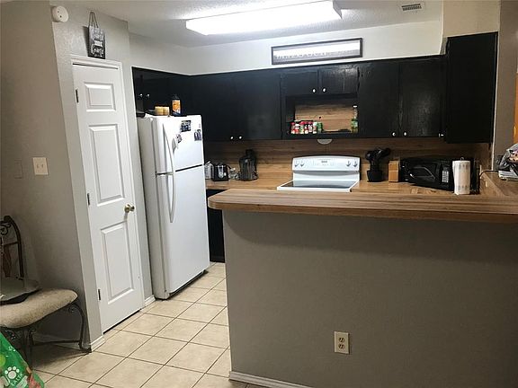 5th image of 1105 Shady Grove Dr