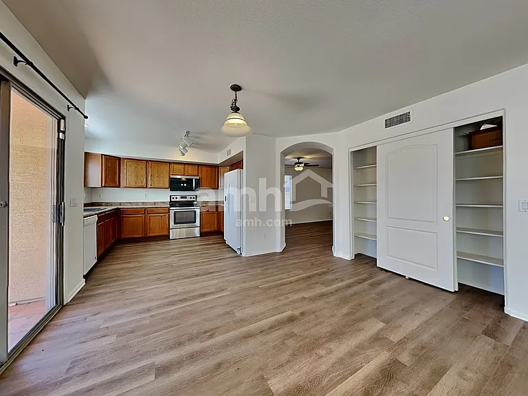 6132 S Black Hills Way — Photo 4
