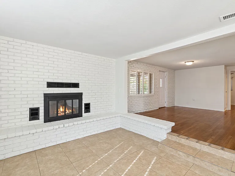 901 E Hearn Rd — Photo 10