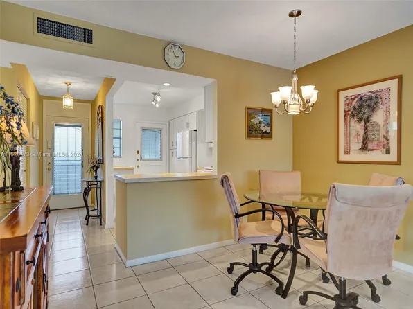 2801 NW 47th Ter APT 310A, Lauderdale Lakes, FL 33313