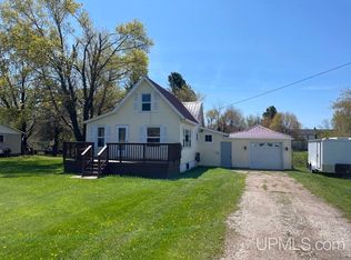 17 Meador St, Lanse, MI 49946