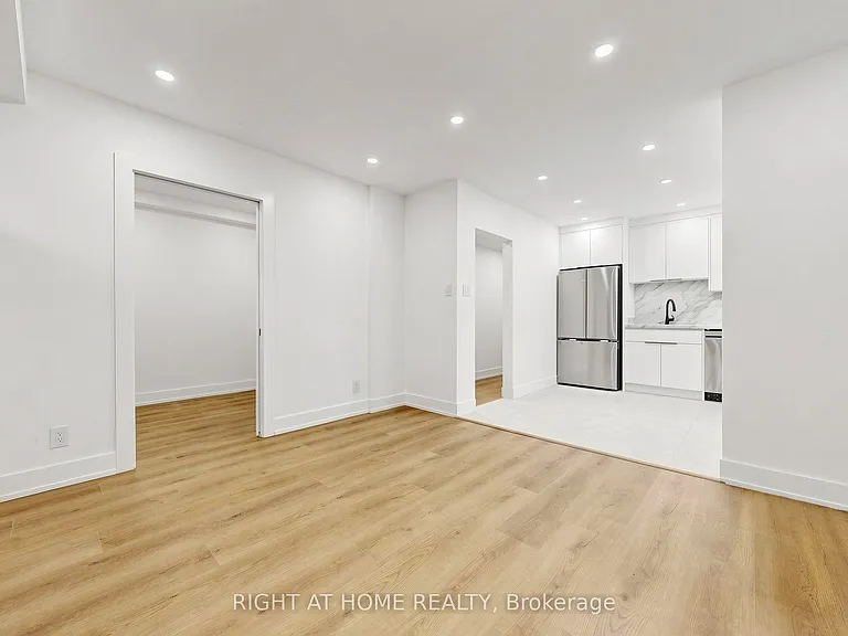 427 Lawrence Ave W #1 — Photo 2