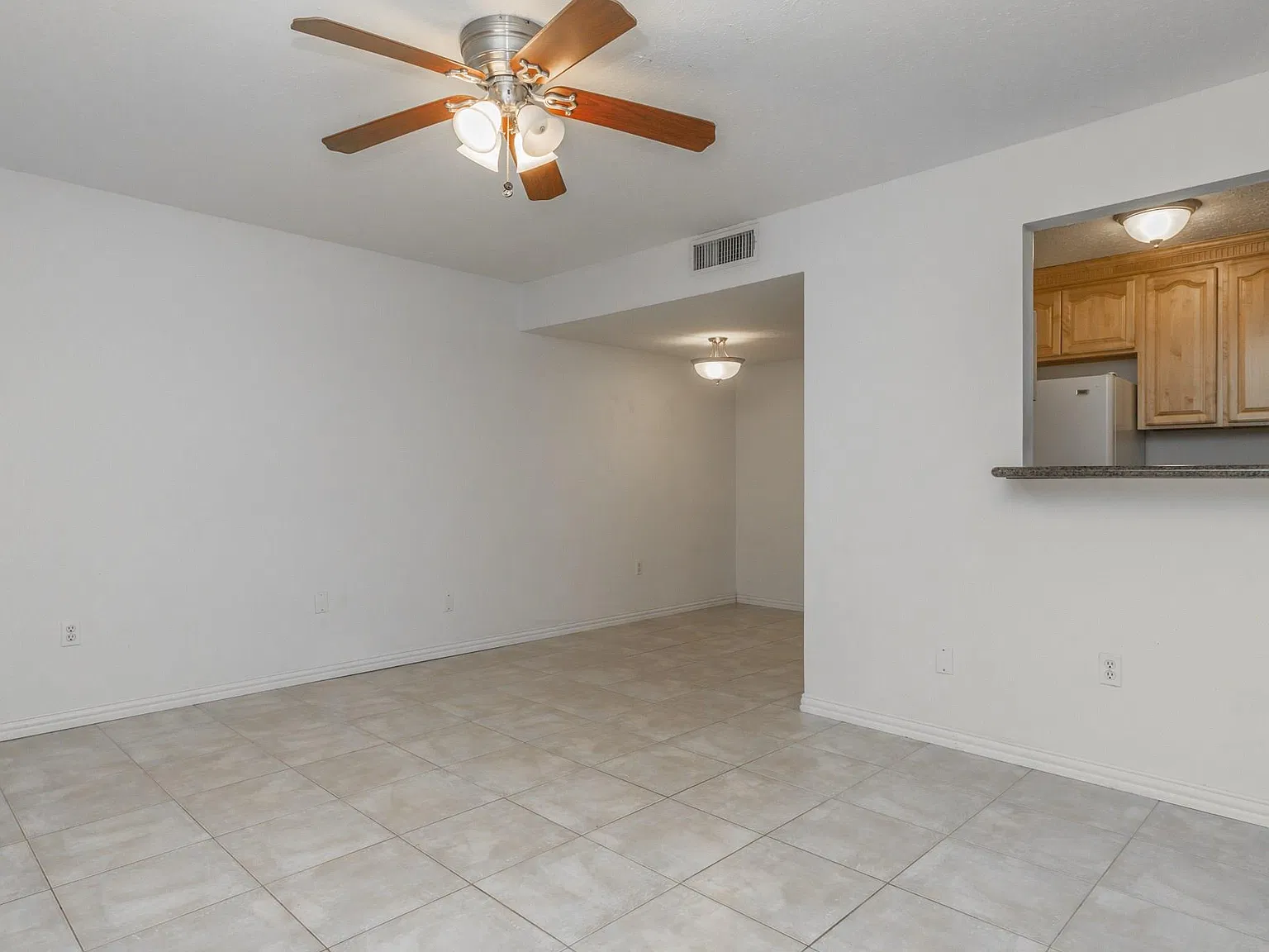 1 bed, 1.0 bath, 750 sqft, $975 — Photo 3