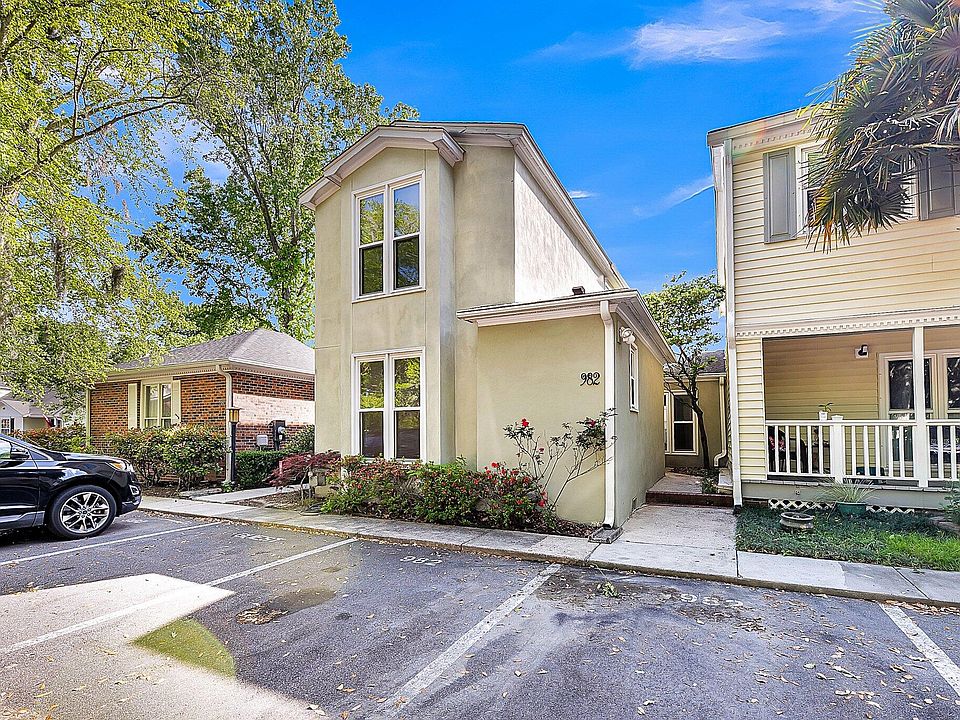 1st image of 982 Harbor Oaks Dr