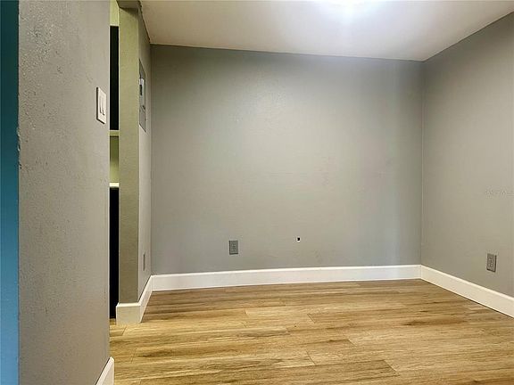 3rd image of 435 Wymore Rd #207