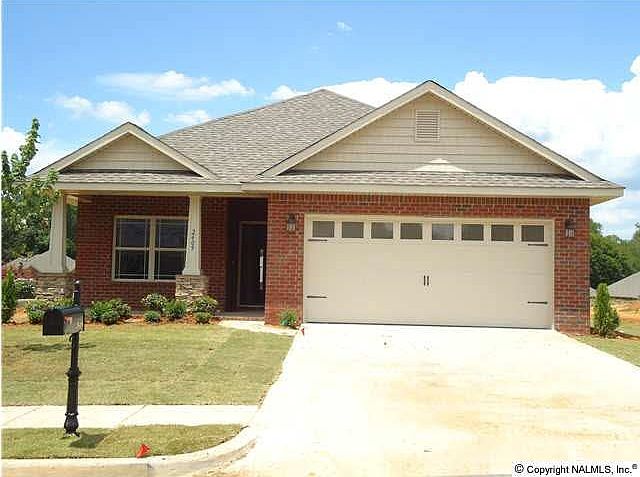 1st image of 3002 Hampstead Dr