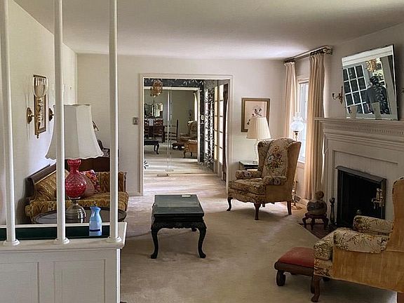 3rd image of 412 Country Ln