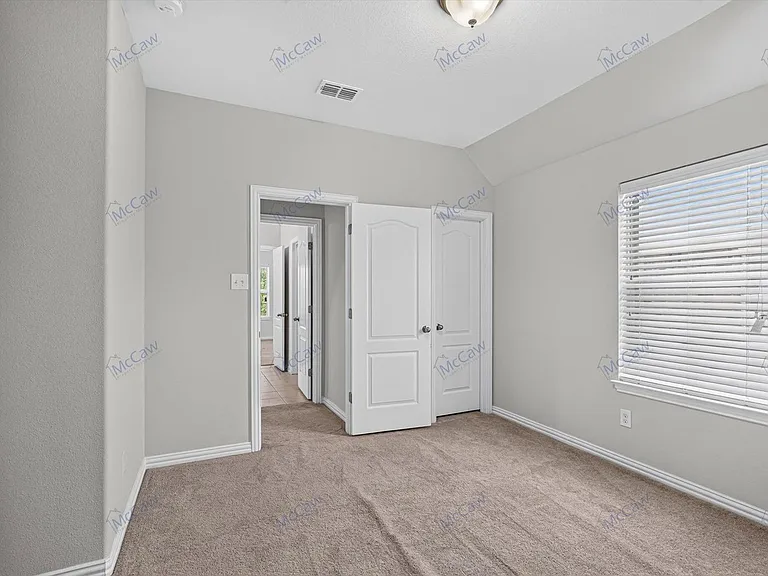 1314 Torrington Ln — Photo 12