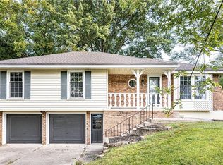 114 James St, Buckner, MO 64016