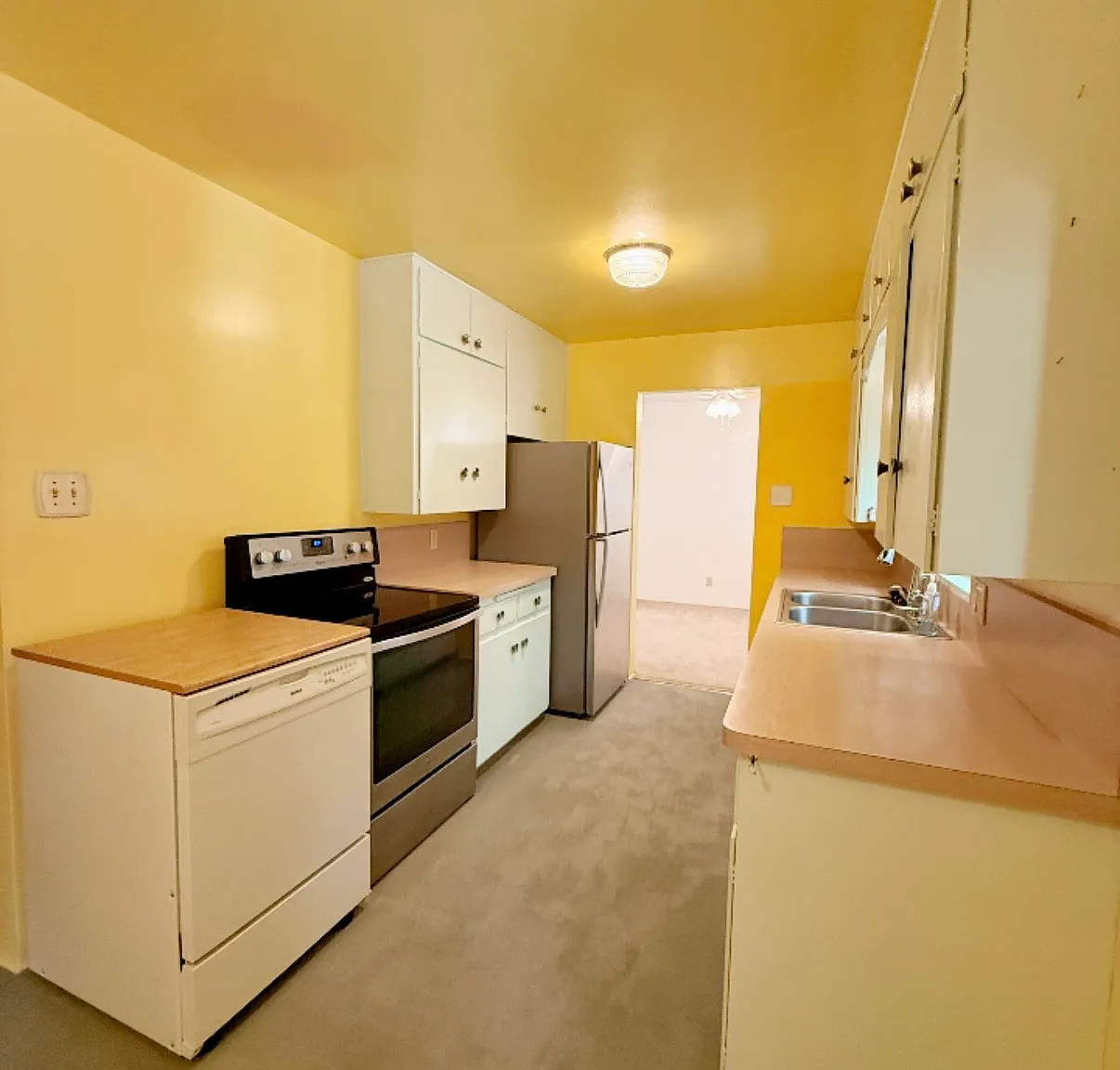 3 bed, 1.5 bath, 1730 sqft, $2,300 — Photo 3