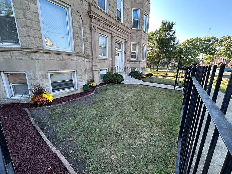 6355 S Langley Ave #2S — Photo 5