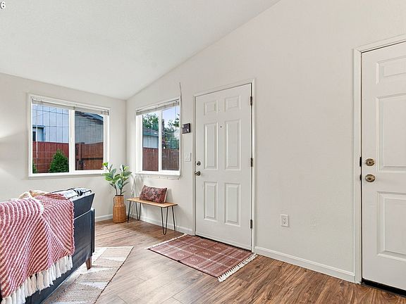 4th image of 6936 N Richards St