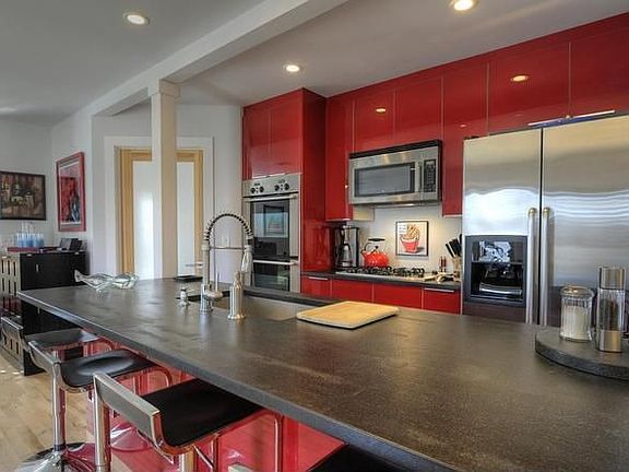 Kitchen/Breakfast Bar