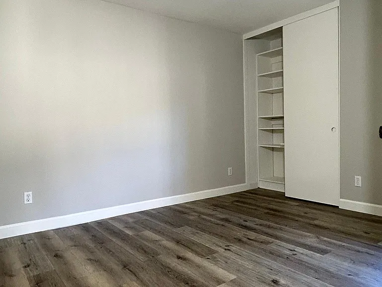 Downstair Bedroom Picture #1