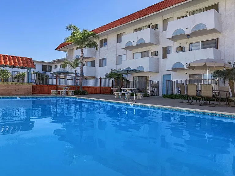 Villa Mesa Apartments — Photo 7
