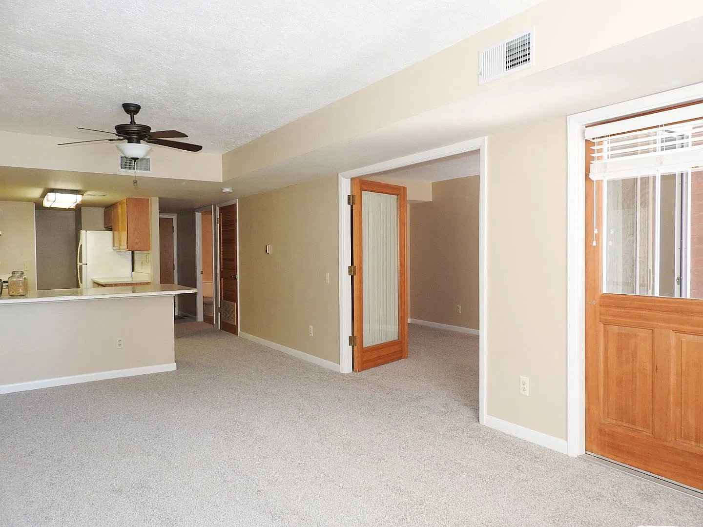 1 bed, 1.0 bath, 687 sqft, $1,595 — Photo 2