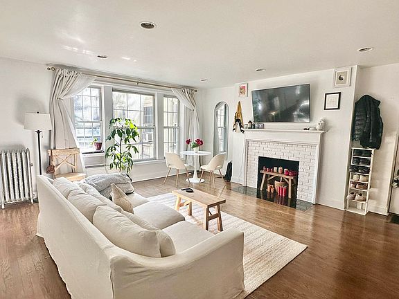 2nd image of 20 Commerce St APT 3A