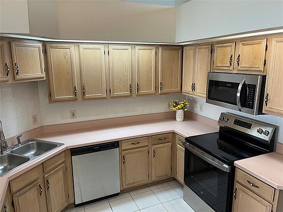 3rd image of 30 Pine Tree Dr #30