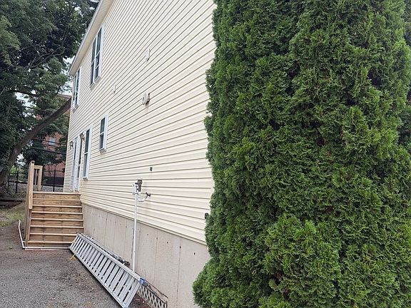 5th image of 130 Washburn Ave