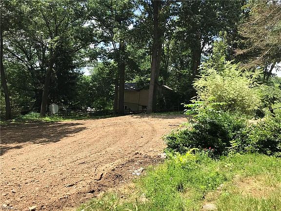 4th image of 402 Wonder Lake Dr