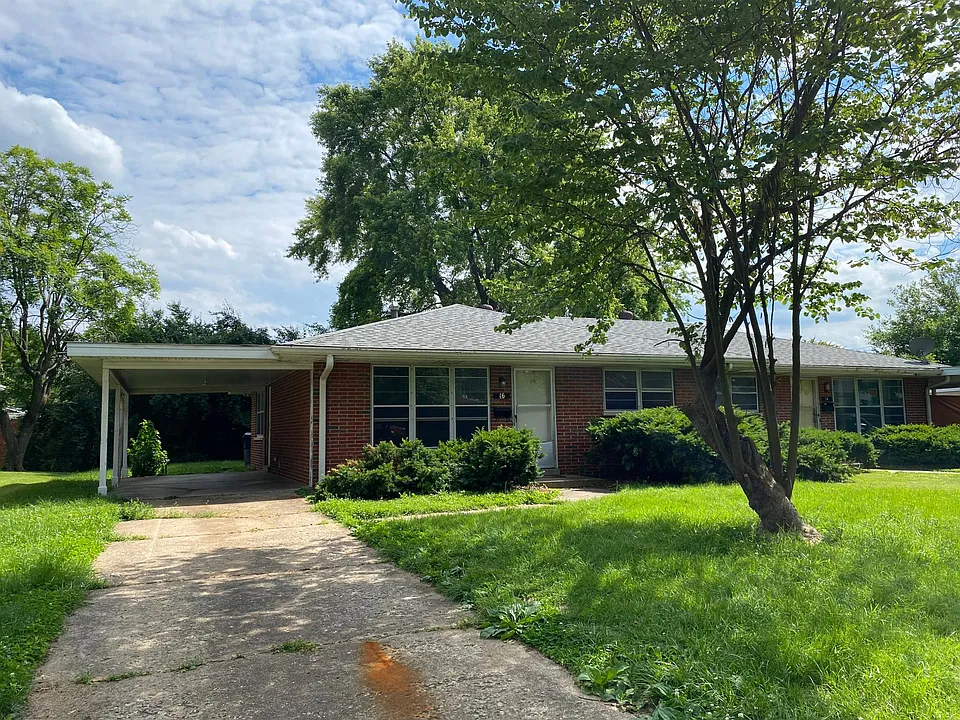 16 Queensway Dr