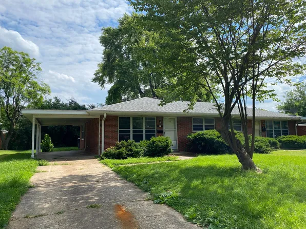 16 Queensway Dr, Belleville, IL 62226