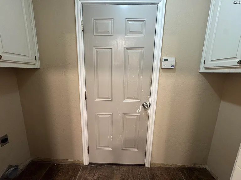 2113 Selma Dr — Photo 9