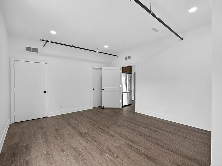 413 W Nine Mile Rd #B — Photo 16