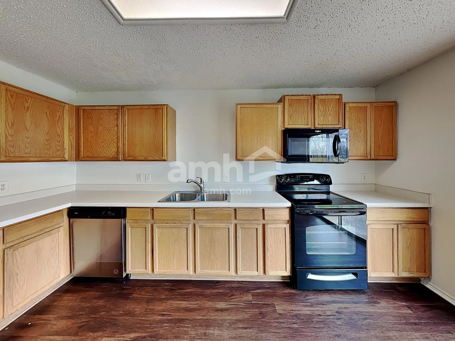 3 bed, 2.5 bath, 1752 sqft, $2,020 — Photo 3