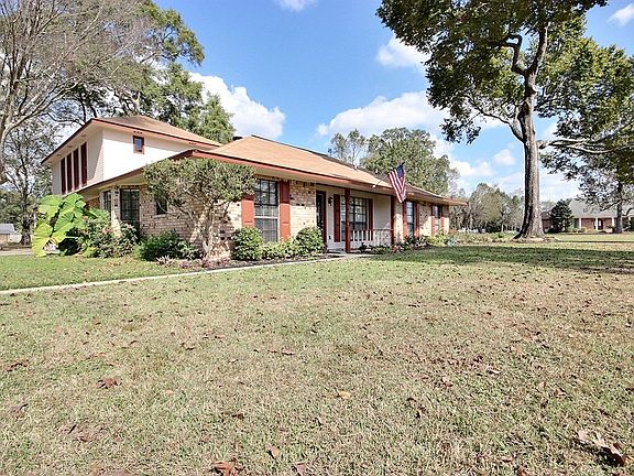 4th image of 40364 Woodland Ave