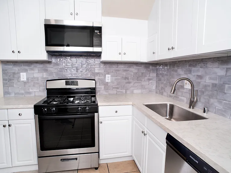 17151 Roscoe Blvd #18 — Photo 6