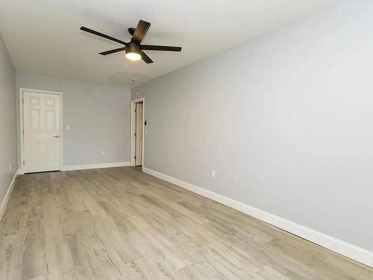405 Dempsey Ln — Photo 16