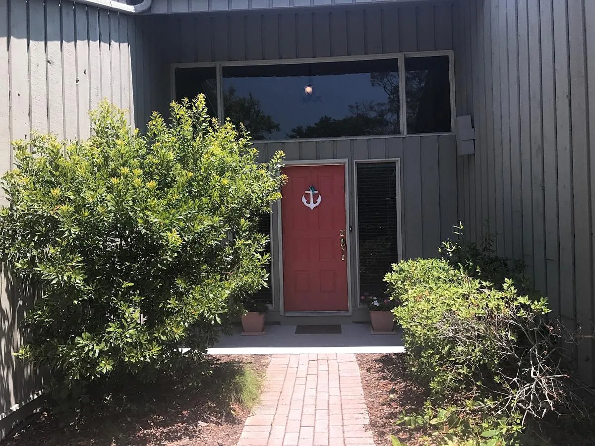 3 bed, 2040 sqft, $4,800 — Photo 2