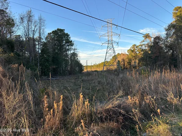 209 Lakewood Drive, Jacksonville, NC 28546