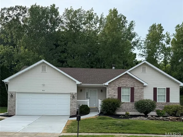 360 Keystone Dr, Fenton, MO 63026