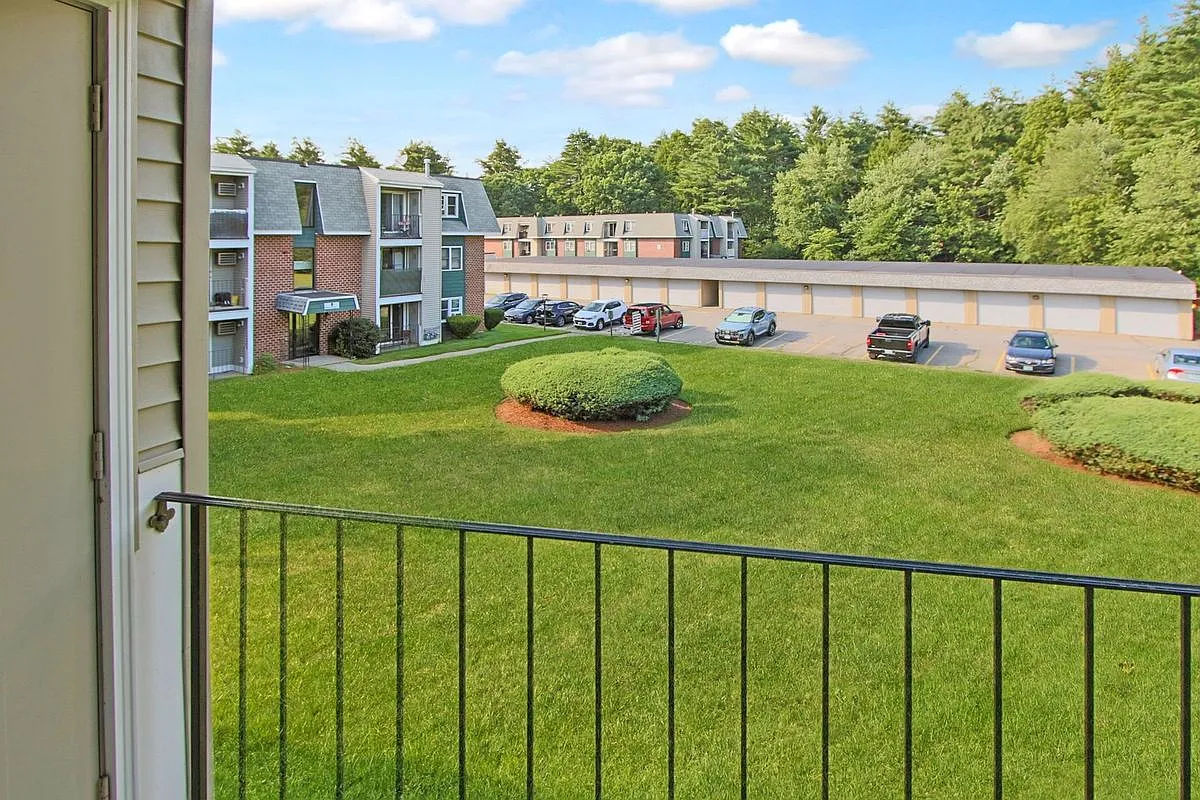2 bed, 2.0 bath, 972 sqft, $2,200 — Photo 2