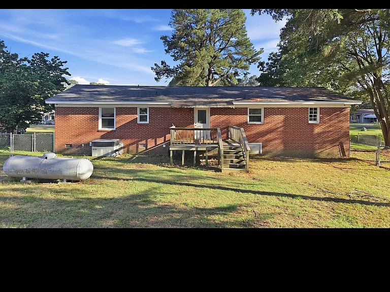 3915 Northern Hills Dr — Photo 6