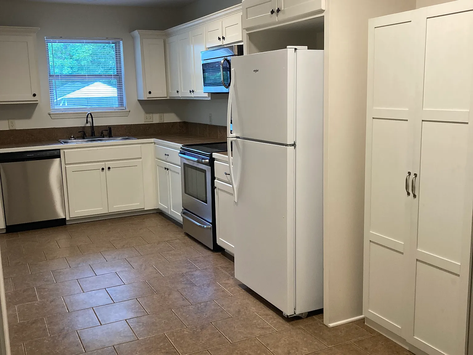 3 bed, 1490 sqft, $1,350 — Photo 4