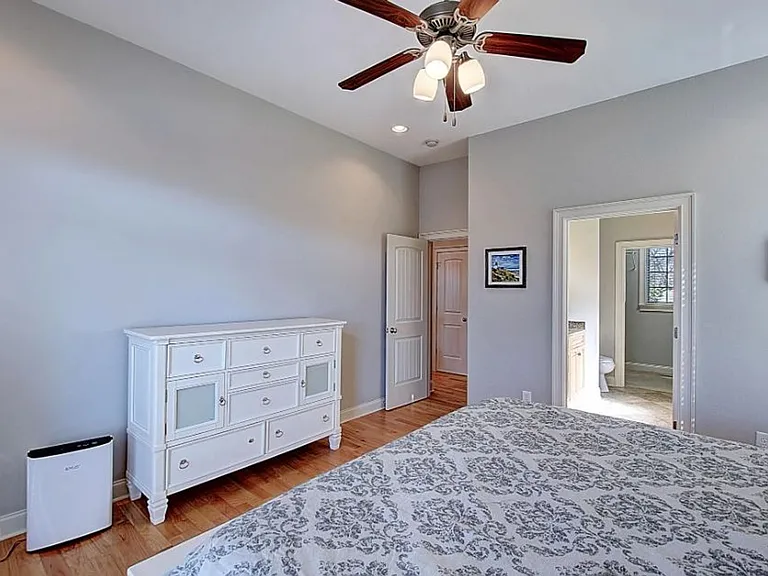 121 Lake Haven Dr — Photo 16