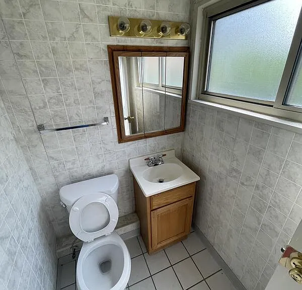 495 E End Ave — Photo 3