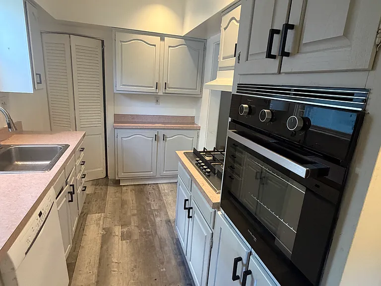 688 Orchard Ave — Photo 2