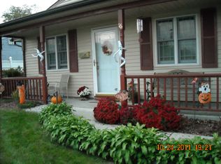 16 Greenbrook Dr, Levittown, PA 19055